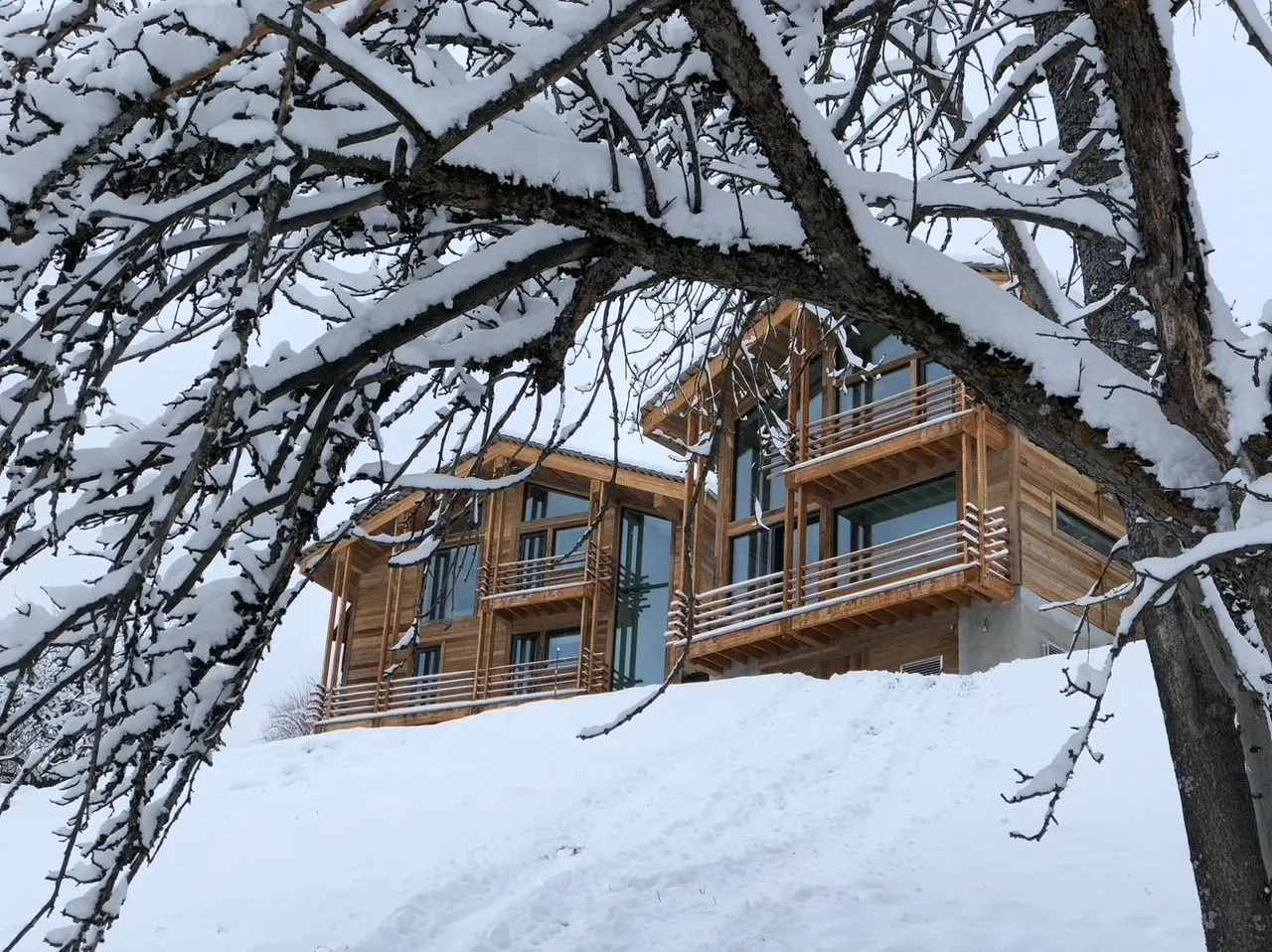 Chemin du Tuf — Custom chalet, Fontenelle, Switzerland — photo 2